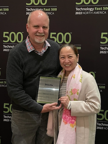 Tiffany Tran and Jason Klein accept the 2022 Deloitte Fast 500 Award